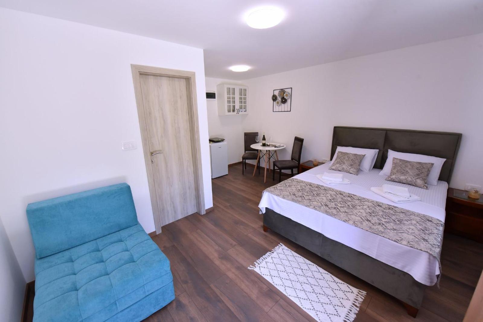 Airport Apartments Tri Hrasta Podgorica Exterior foto