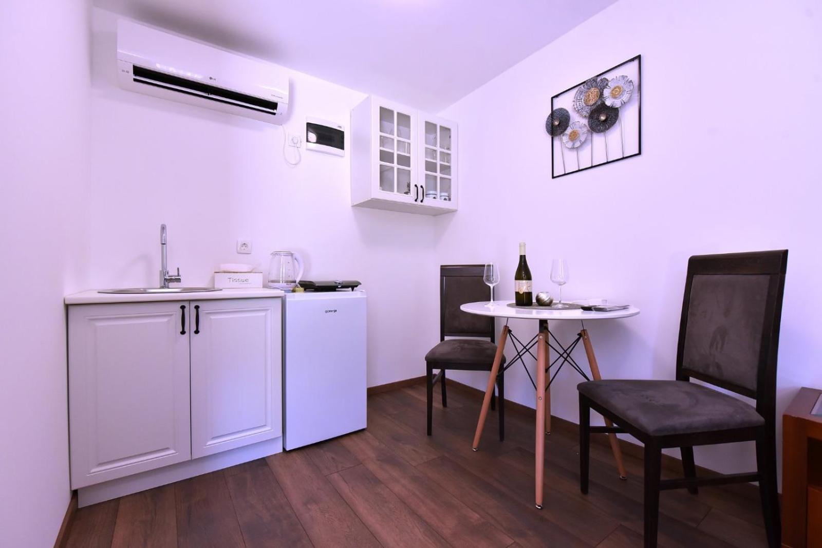Airport Apartments Tri Hrasta Podgorica Exterior foto