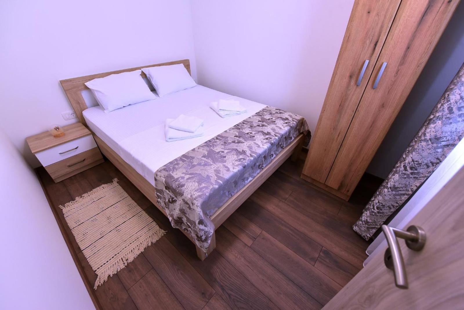 Airport Apartments Tri Hrasta Podgorica Exterior foto
